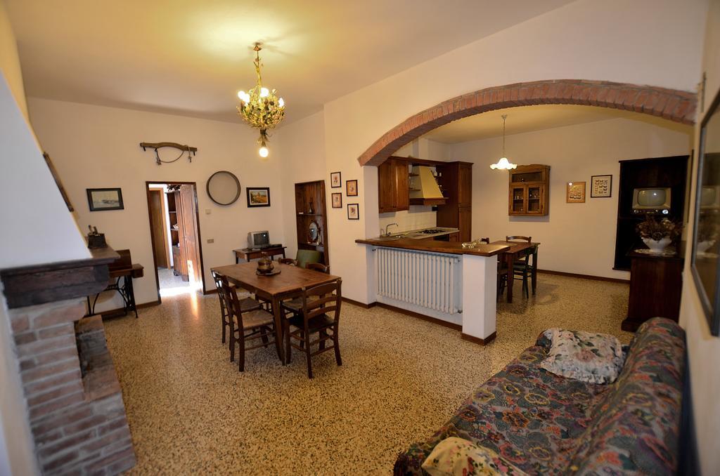 Agriturismo Poggio Ai Grilli Ґамбассі-Терме Номер фото